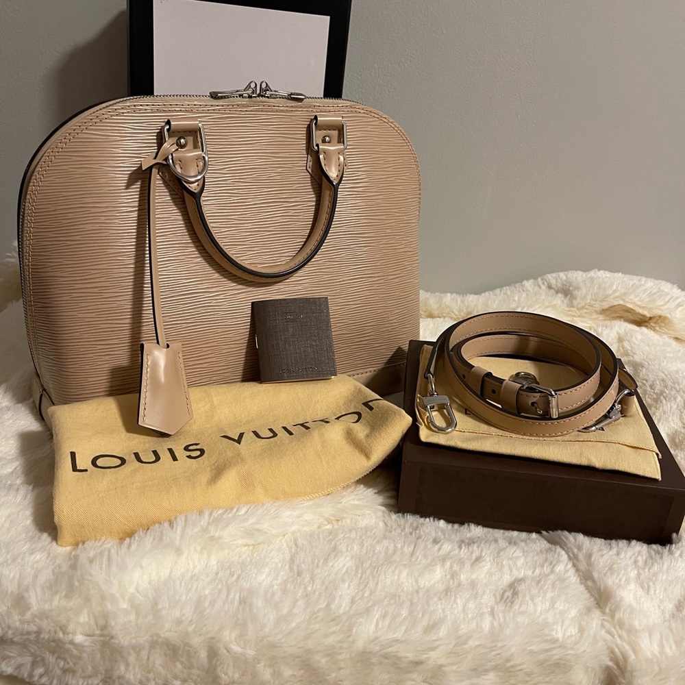 -RARE- 💯%AUTHENTIC EUC classy Alma Pm Epi Dune complete set + strap